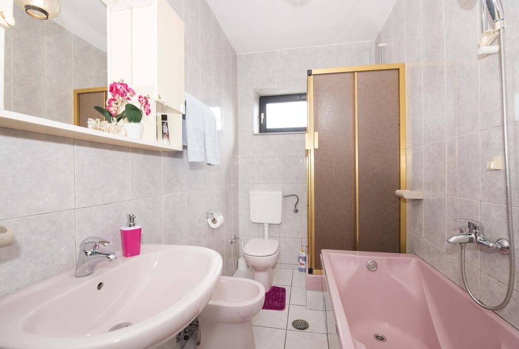 Apartment Kurbasa Kaštela Eksteriør bilde